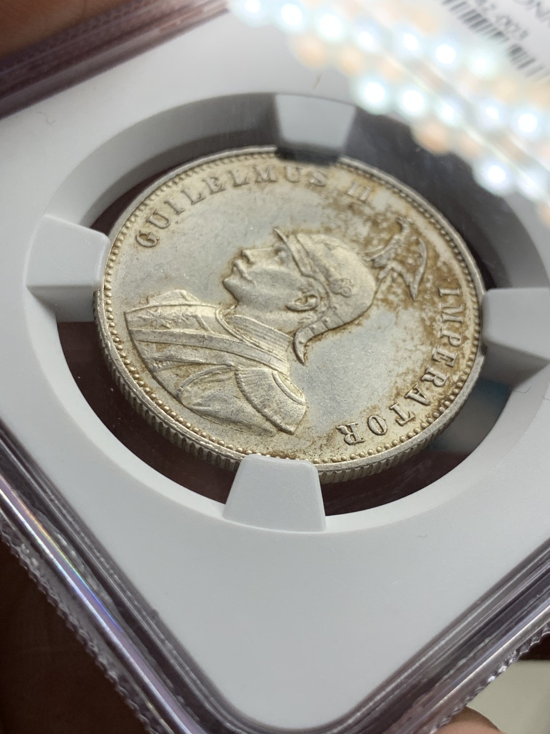 《竞宝斋》第38场-本周一 （全场顺丰包邮） 1913年 NGC UNC德属东非1卢比银币 细节保存的很好 带包浆