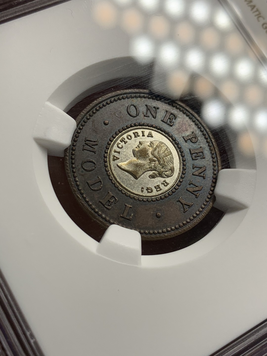 《竞宝斋》第38场-本周一 （全场顺丰包邮） NGC-MS62 英国维多利亚女皇 1844年双色1便士代用币 x—9c 紫罗兰包浆完美细节人像丰满发丝无磨损 低评