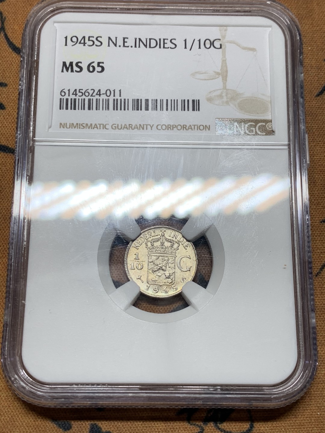 《竞宝斋》第38场-本周一 （全场顺丰包邮） ngc ms65 荷属东印度1945年1/10盾银币（高分难得）