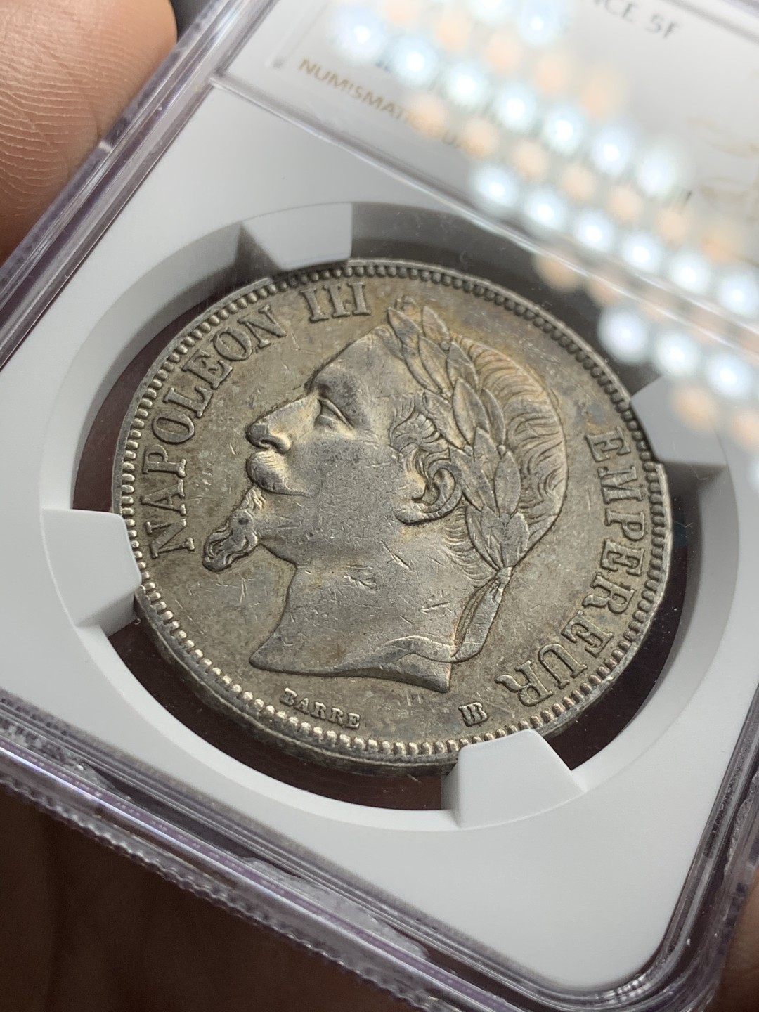 《竞宝斋》第38场-本周一 （全场顺丰包邮） NGC-AU 法国 1868年 拿破仑三世 5法郎 大银币 老包浆带点淡金色彩 居然说有洗不给分 可以送评