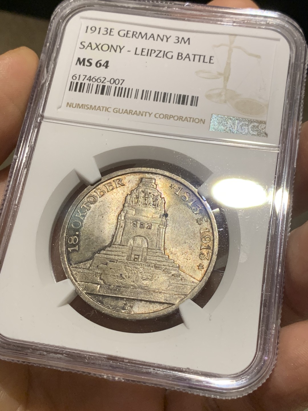 《竞宝斋》第38场-本周一 （全场顺丰包邮） NGC-MS64 德国萨克森 1913年 建功碑 3马克 银币 黑包浆能达到这分非常难得