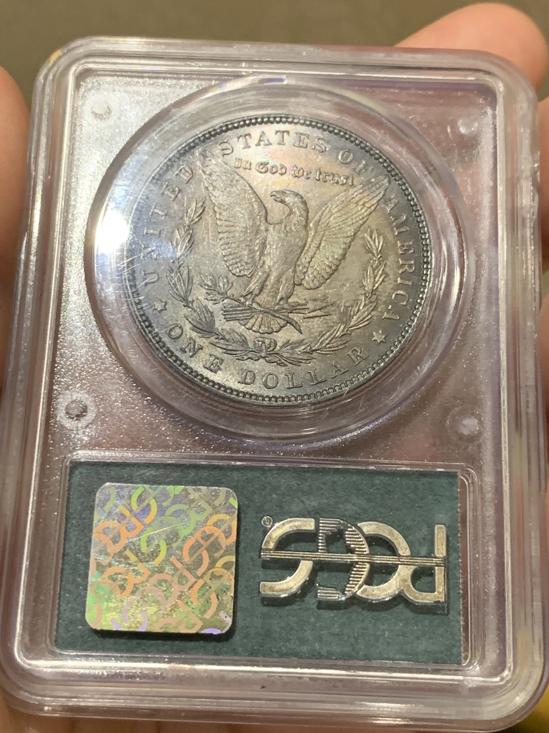 《竞宝斋》第38场-本周一 （全场顺丰包邮） PCGS-MS63 美国 1886年 摩根币 7位数编号老绿盒 黑色包浆 盒上有道划痕