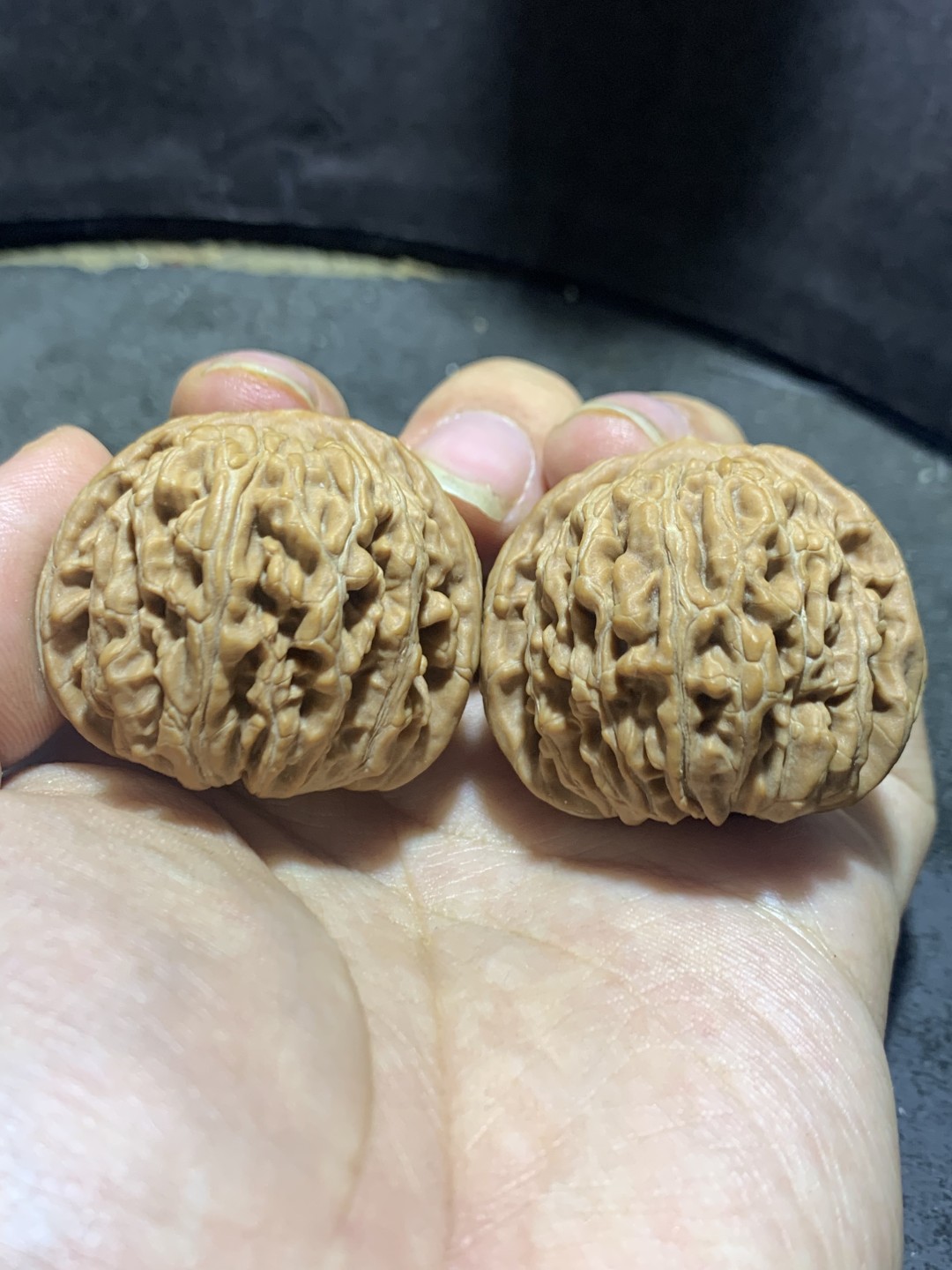 天然山地楼，四座楼狮子头文玩核桃涞水麻核桃一对，