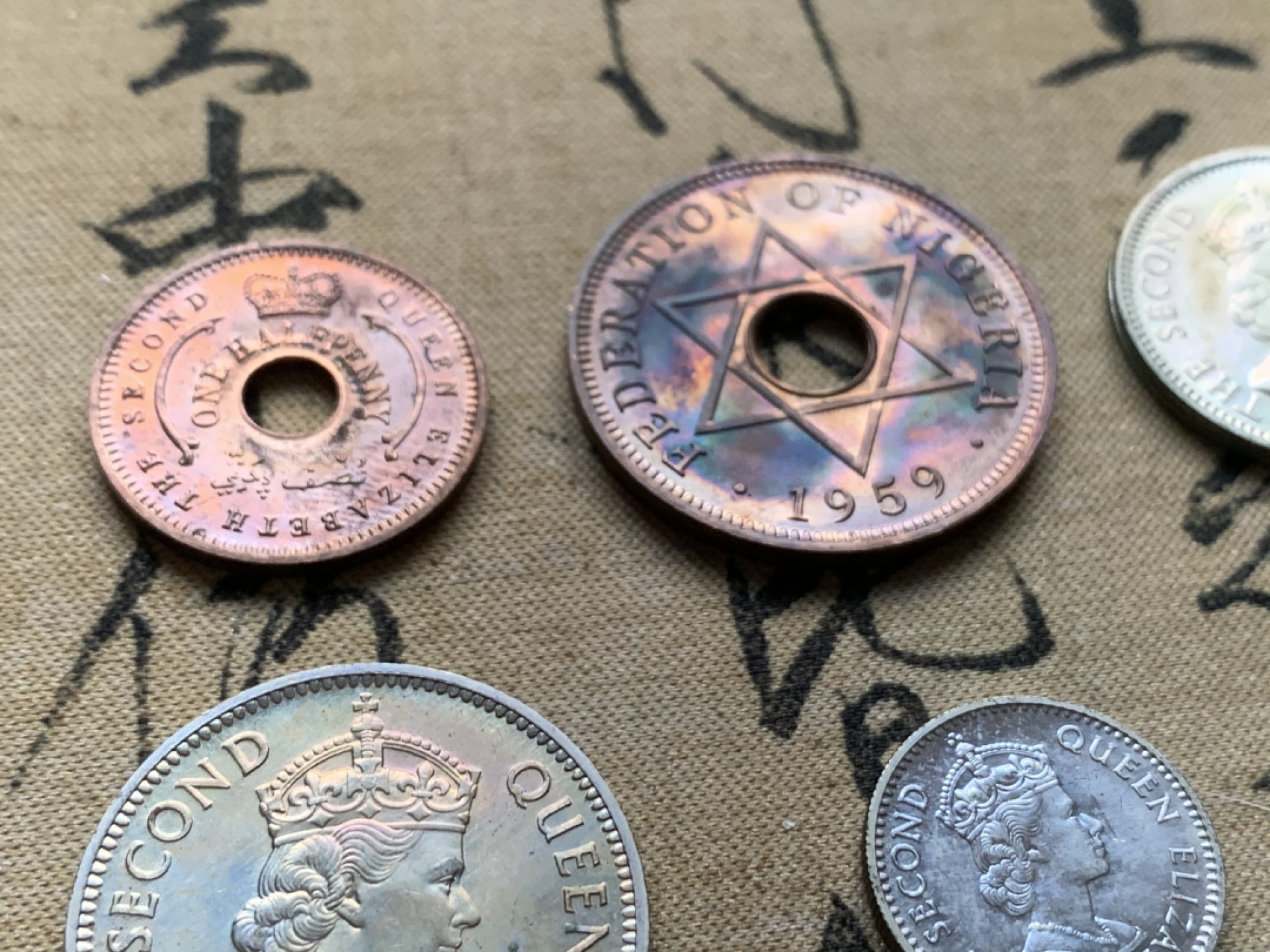 《竞宝斋》第38场-本周一 （全场顺丰包邮） 英属尼日利亚1959年经典小红盒6枚套币 半便士-2先令全套，历史沧桑感强，老味道十足，包浆别致