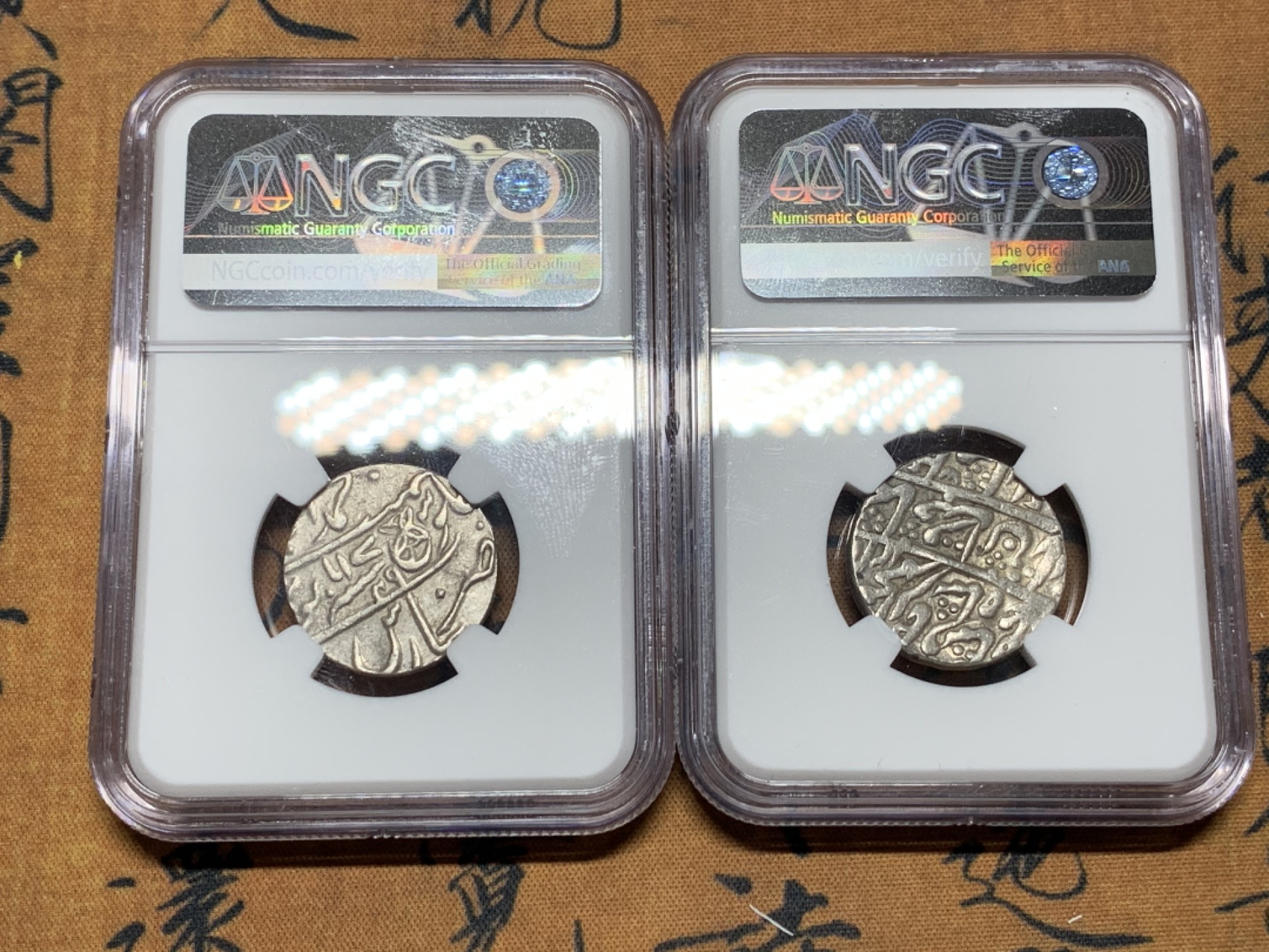 《竞宝斋》第38场-本周一 （全场顺丰包邮） （两枚一组）NGC-XF/NGC-AU55  印度 1卢比 斋浦尔土邦/英属孟加拉 银币一对 全深打