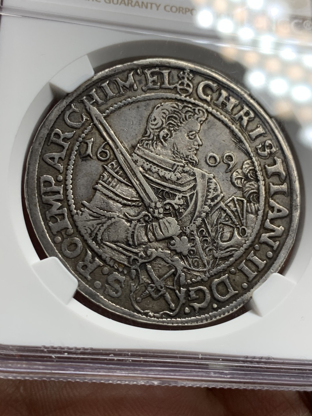 《竞宝斋》第38场-本周一 （全场顺丰包邮） NGC-AU50 德国萨克森 1609年 克里斯蒂安二世持剑 大泰勒 黑包浆好品 VF没分的裸币已经超过300欧元