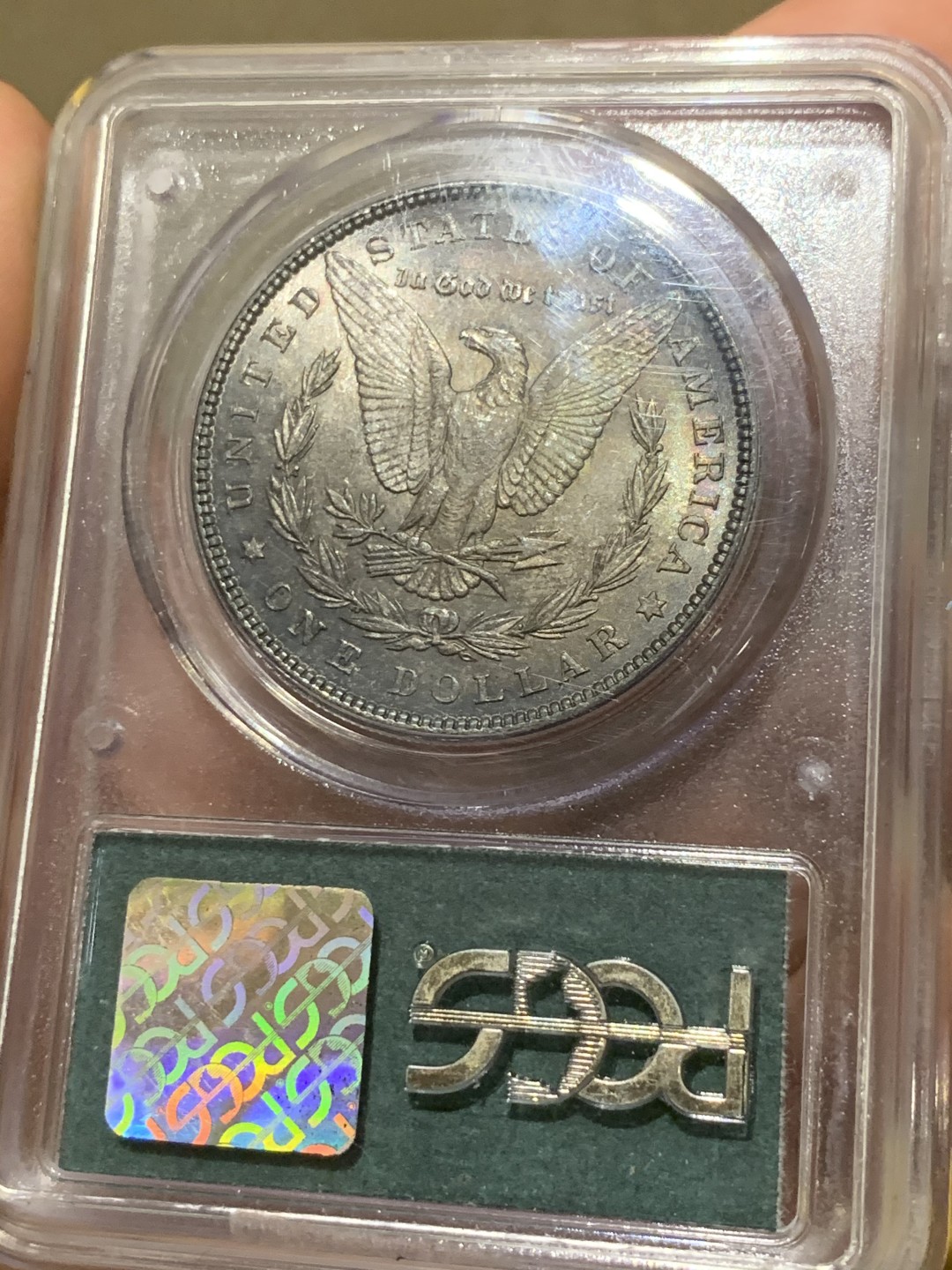 《竞宝斋》第38场-本周一 （全场顺丰包邮） PCGS-MS63 美国 1886年 摩根币 7位数编号老绿盒 黑色包浆 盒上有道划痕