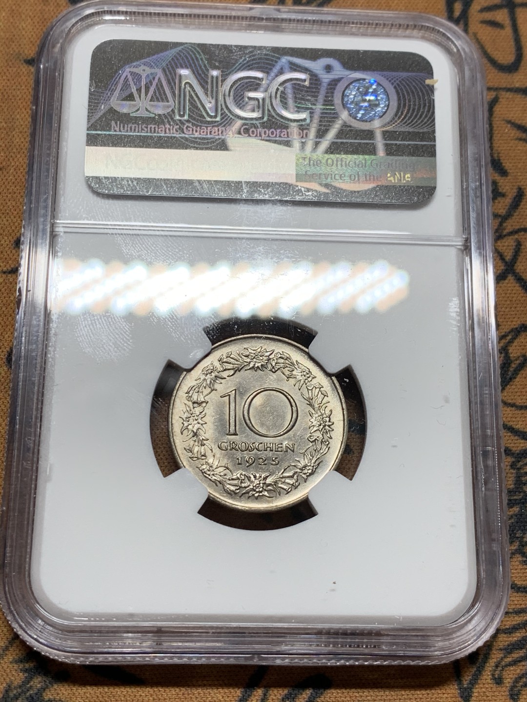 《竞宝斋》第38场-本周一 （全场顺丰包邮） NGC-MS64 奥地利 1925年10格罗申 草帽姐经典设计，币面风景完好无缺 NGC亚军分数