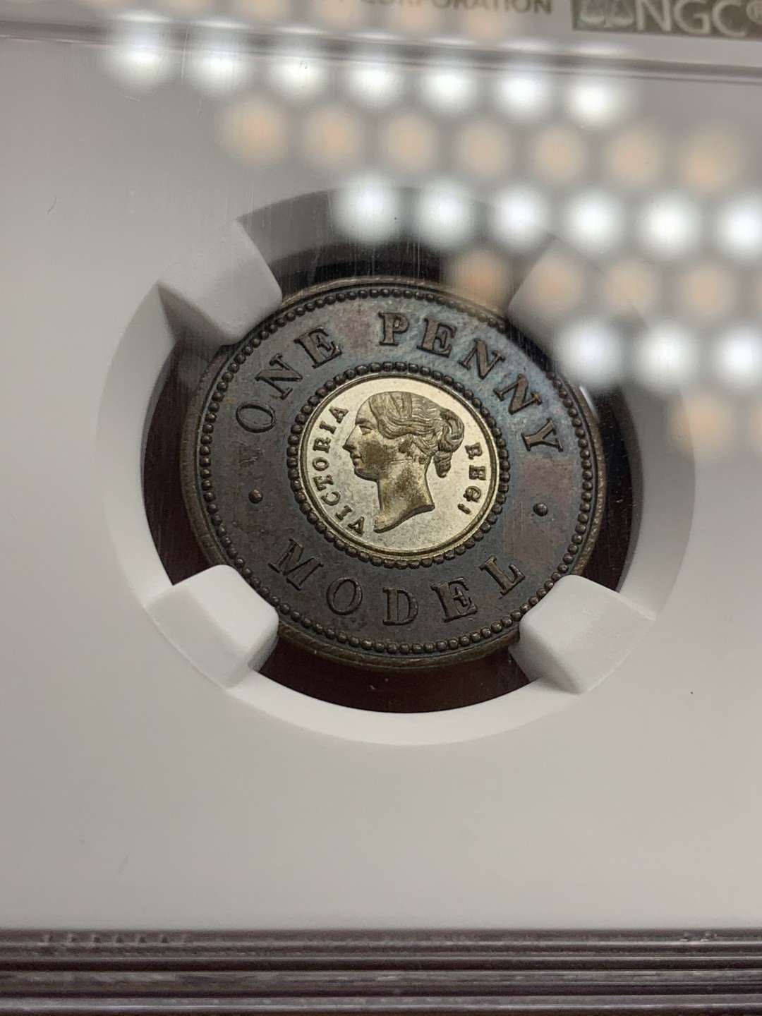 《竞宝斋》第38场-本周一 （全场顺丰包邮） NGC-MS62 英国维多利亚女皇 1844年双色1便士代用币 x—9c 紫罗兰包浆完美细节人像丰满发丝无磨损 低评