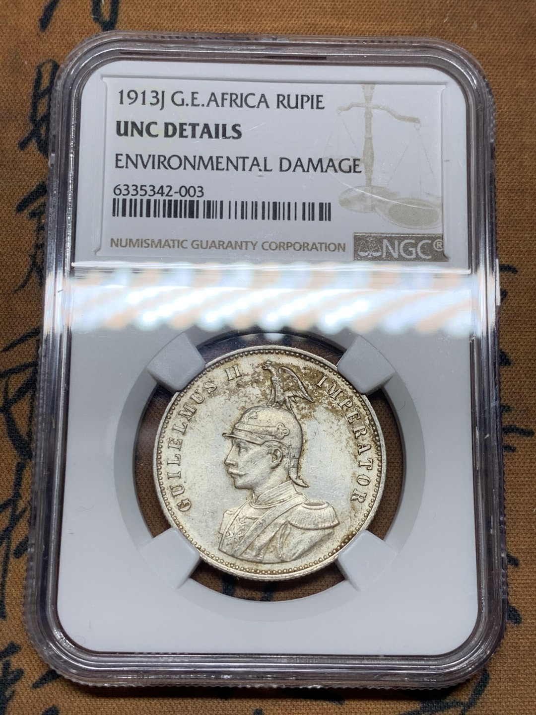 《竞宝斋》第38场-本周一 （全场顺丰包邮） 1913年 NGC UNC德属东非1卢比银币 细节保存的很好 带包浆