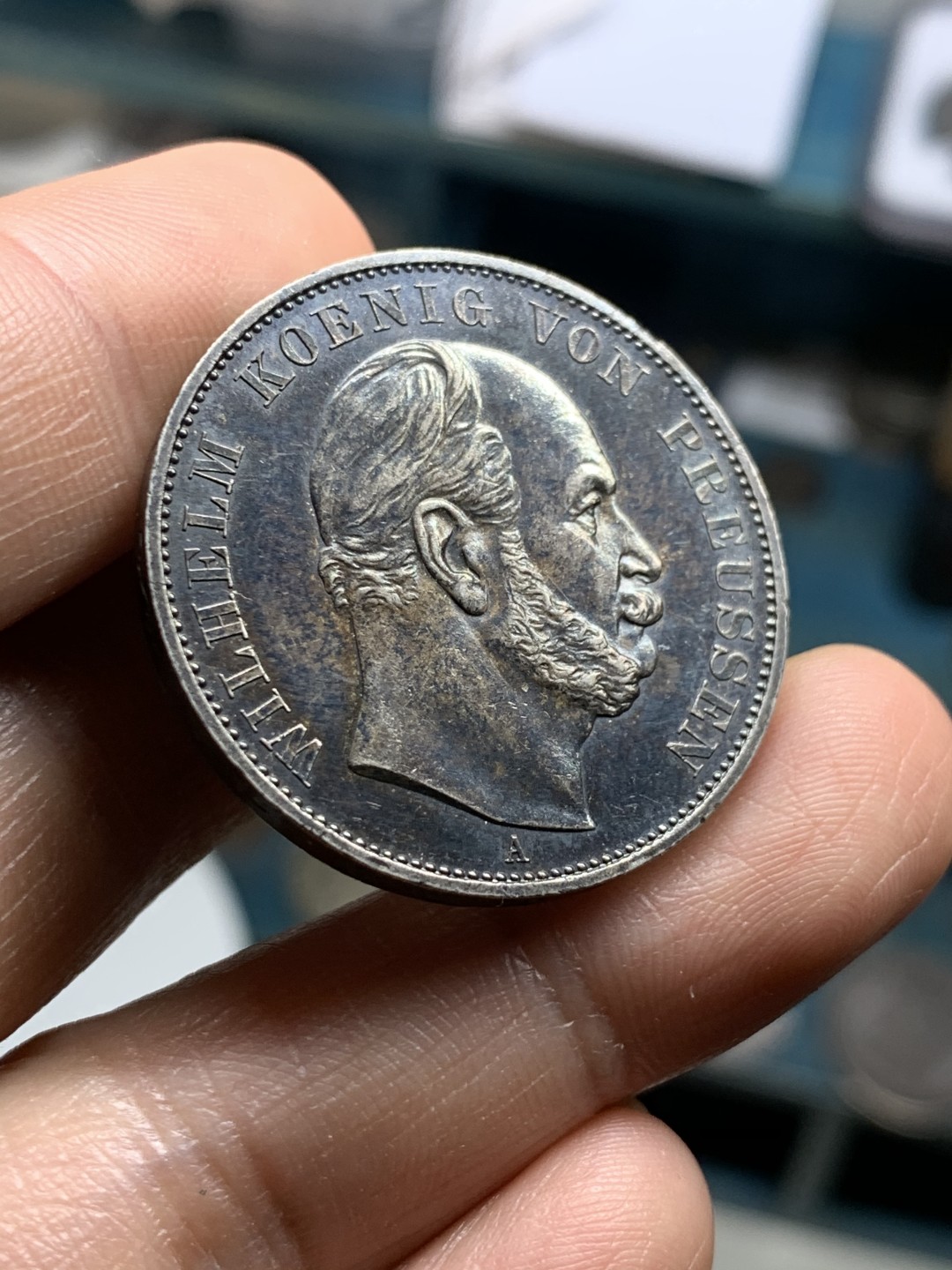 《竞宝斋》第38场-本周一 （全场顺丰包邮） 普鲁士1871年纪念普法战争胜利1泰勒银币 UNC品质 全黑入骨包浆