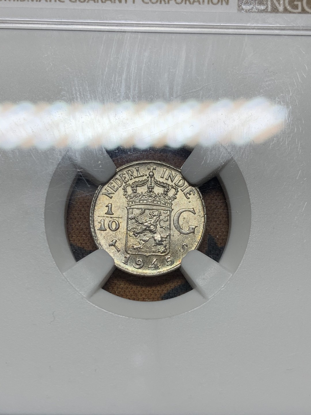 《竞宝斋》第38场-本周一 （全场顺丰包邮） ngc ms65 荷属东印度1945年1/10盾银币（高分难得）