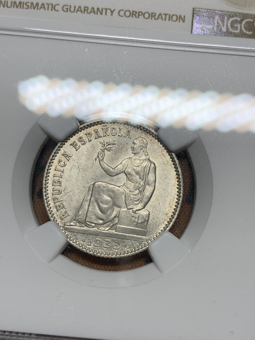 《竞宝斋》第38场-本周一 （全场顺丰包邮） NGC-MS64 西班牙 1933年 内战 1比塞塔银币 粉光 顶级状态 非常难得