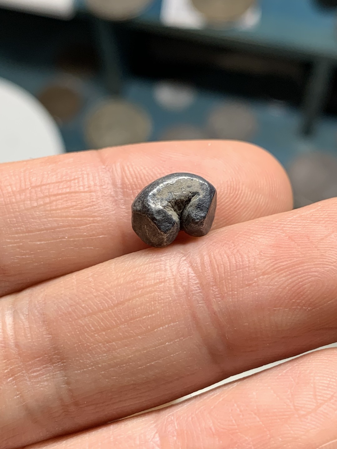 《竞宝斋》第38场-本周一 （全场顺丰包邮） 泰国（暹罗）阿育陀耶王朝 1351-1767年 1 萨仑古银铢锭 早期 大象海螺压印 非晚期曼谷王朝屁股锭，非常罕见，黑漆古包浆