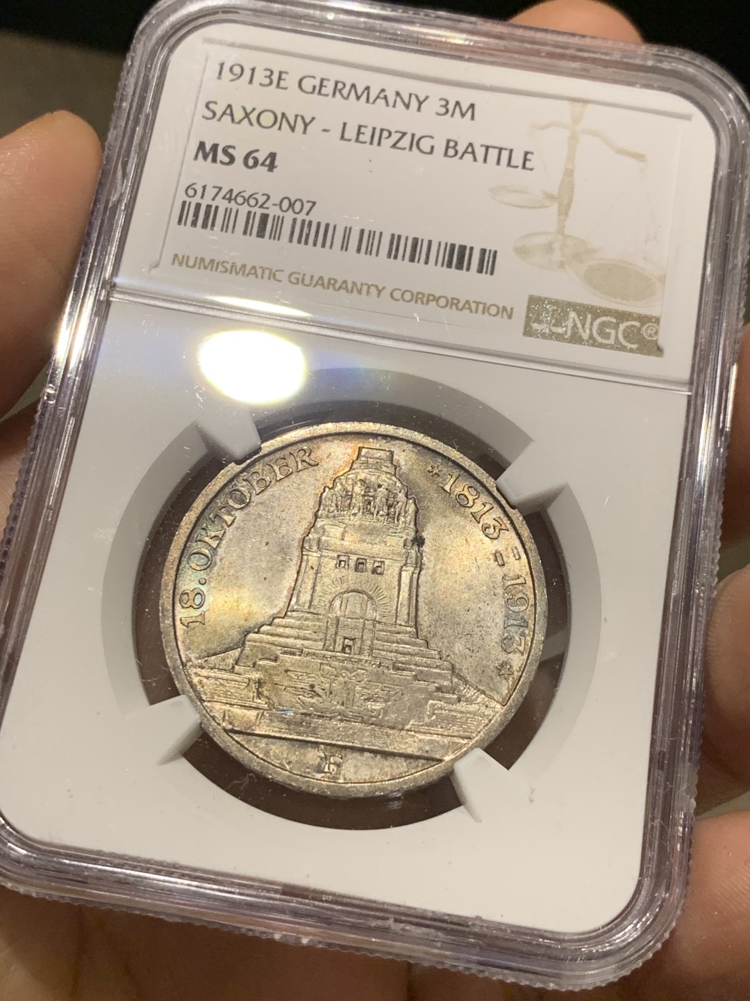 《竞宝斋》第38场-本周一 （全场顺丰包邮） NGC-MS64 德国萨克森 1913年 建功碑 3马克 银币 黑包浆能达到这分非常难得