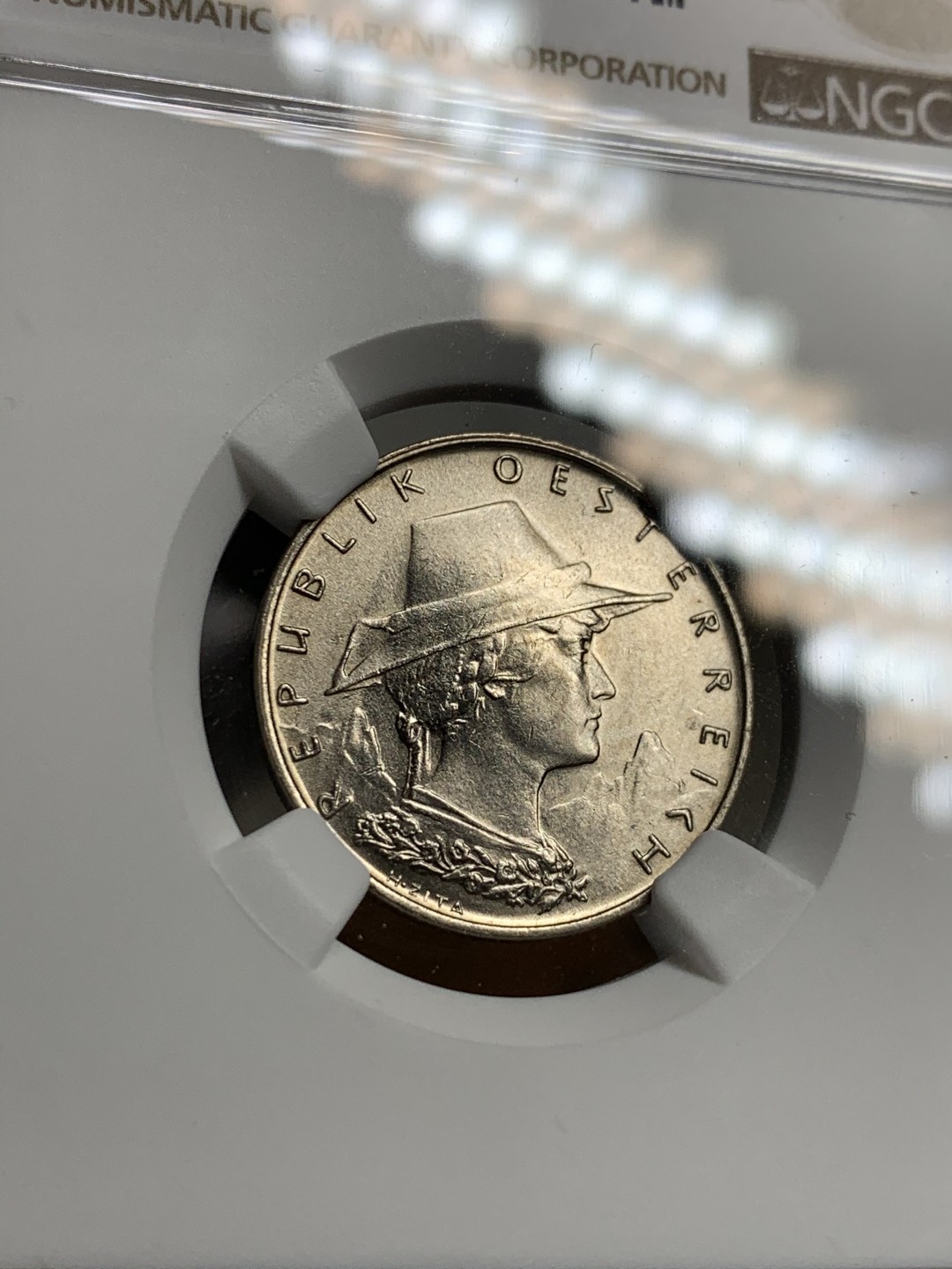 《竞宝斋》第38场-本周一 （全场顺丰包邮） NGC-MS64 奥地利 1925年10格罗申 草帽姐经典设计，币面风景完好无缺 NGC亚军分数