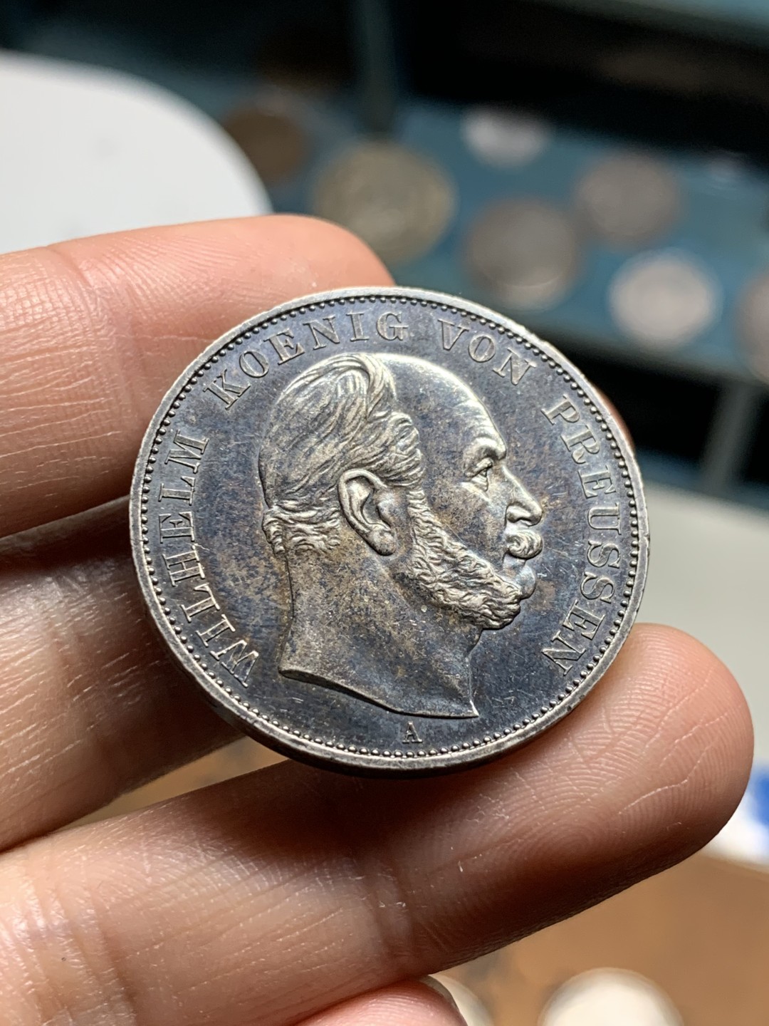 《竞宝斋》第38场-本周一 （全场顺丰包邮） 普鲁士1871年纪念普法战争胜利1泰勒银币 UNC品质 全黑入骨包浆