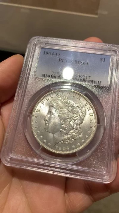 《竞宝斋》第38场-本周一 （全场顺丰包邮） PCGS-MS64 美国摩根银币1904-O 淡彩，脸不花，光度一流 少见小特年！除去1921的关门年份