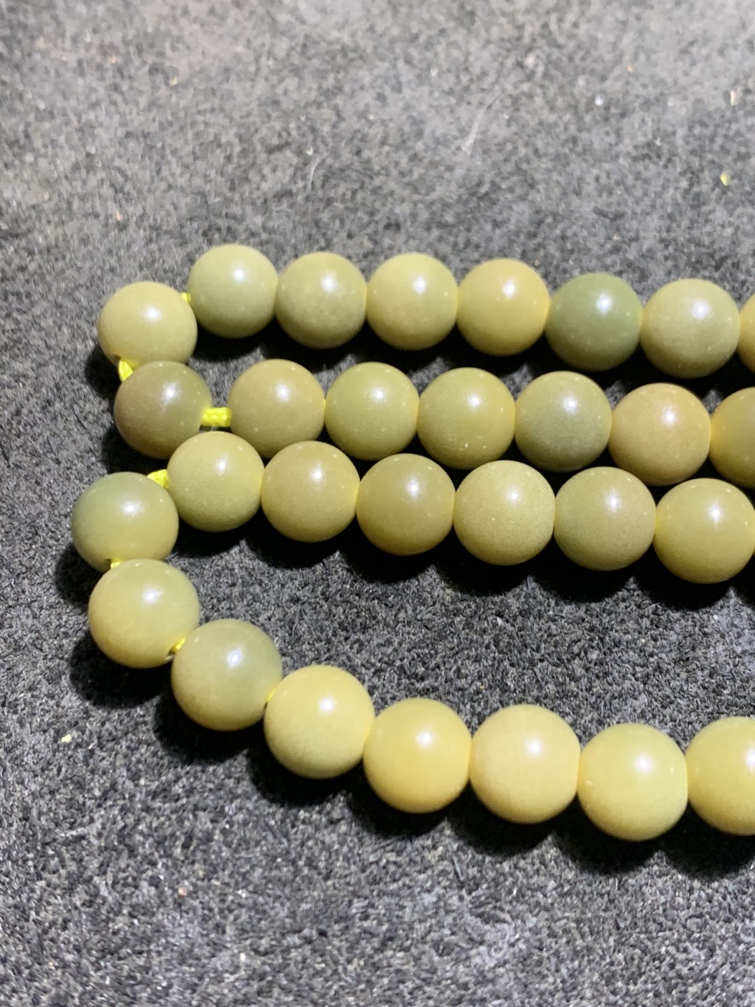罕见风化帝王绿菩提根108圆珠手串一条，