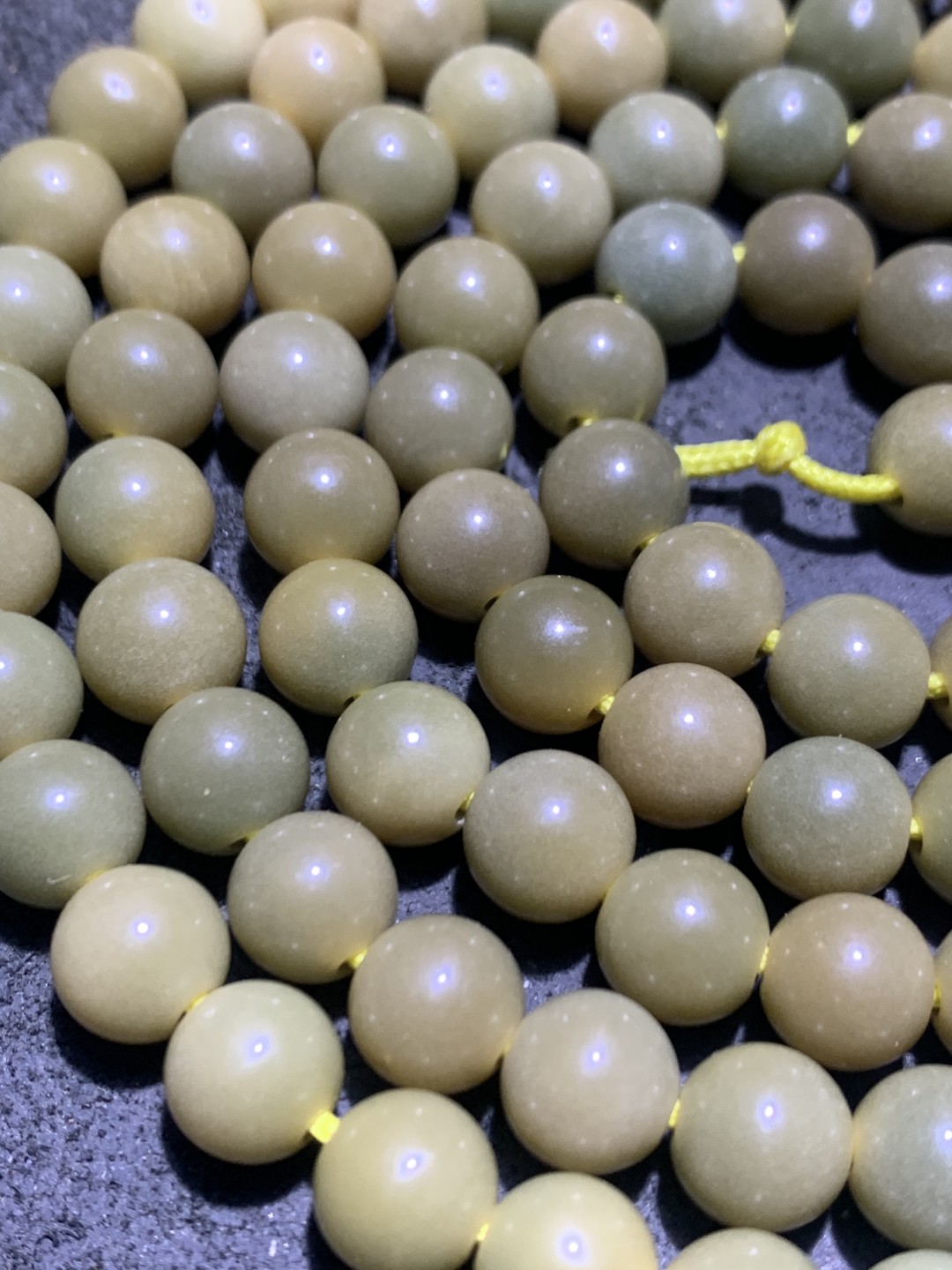 罕见风化帝王绿菩提根108圆珠手串一条，