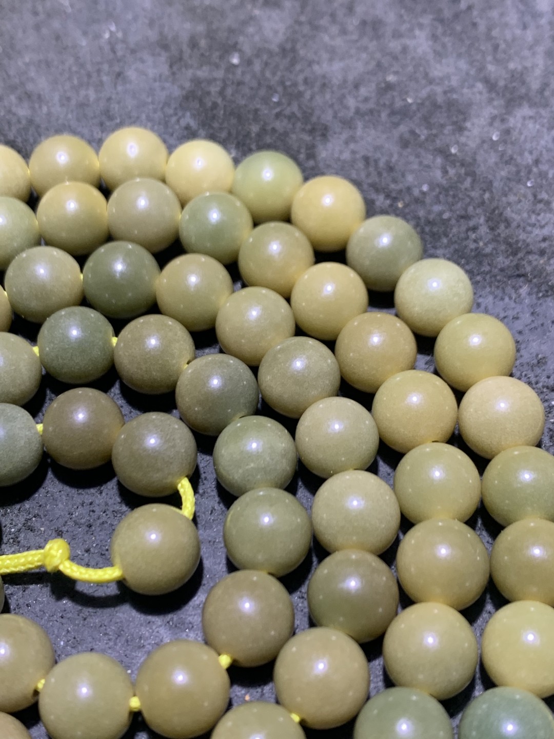 罕见风化帝王绿菩提根108圆珠手串一条，