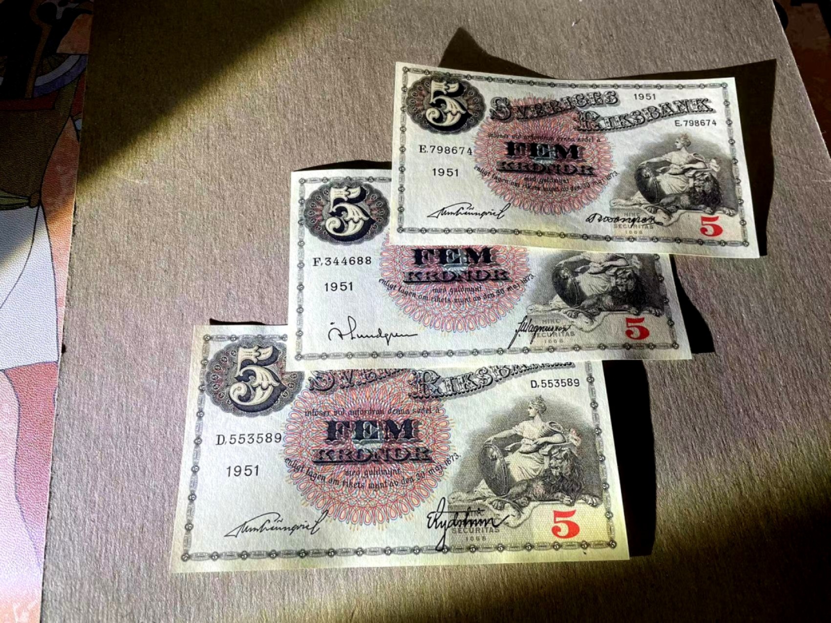 【Blue Auction】✨世界纸币精拍第166期——利奥波德二世（共105拍） 【一组3张】瑞典 1951年5克朗 全新UNC 雕刻精美