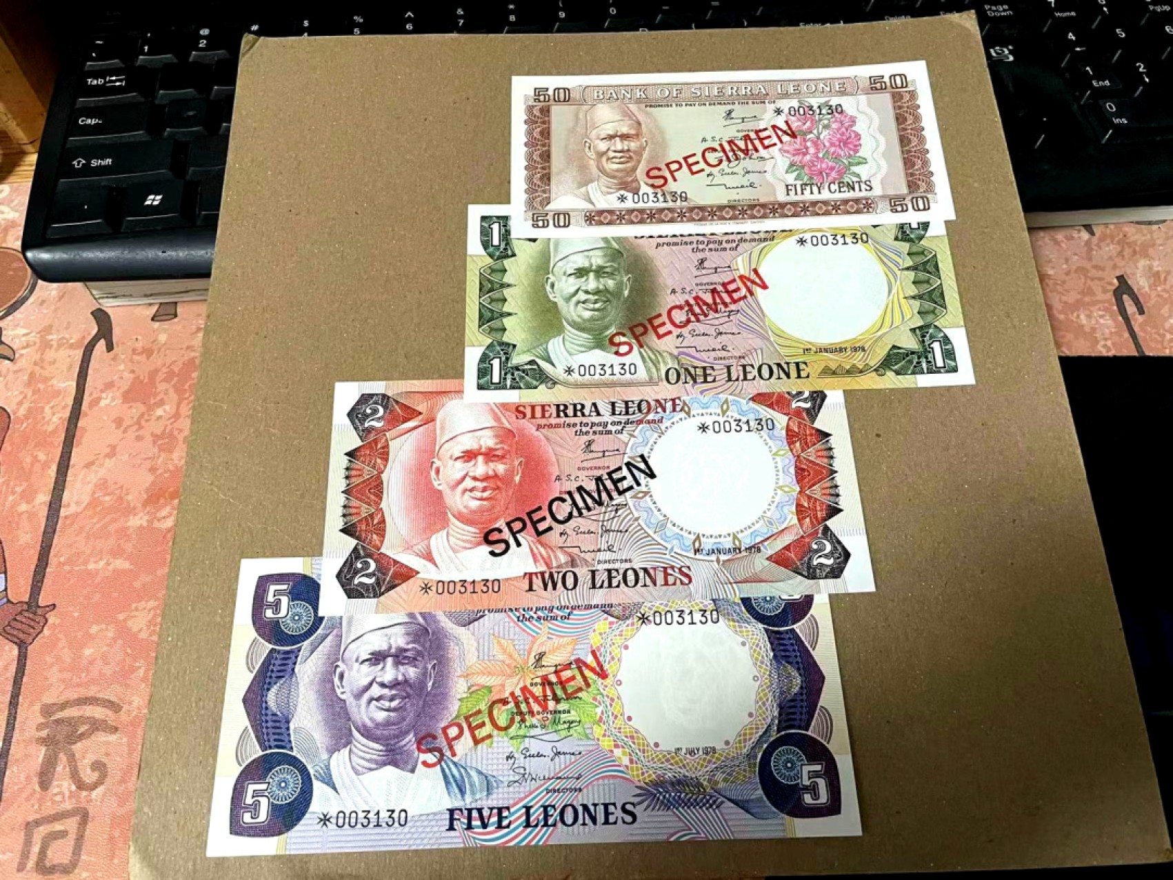 【Blue Auction】✨世界纸币精拍第166期——利奥波德二世（共105拍） 【全同号 带证书 一组4张】塞拉利昂1979年 0.5-5里昂 样钞 精美 全新UNC