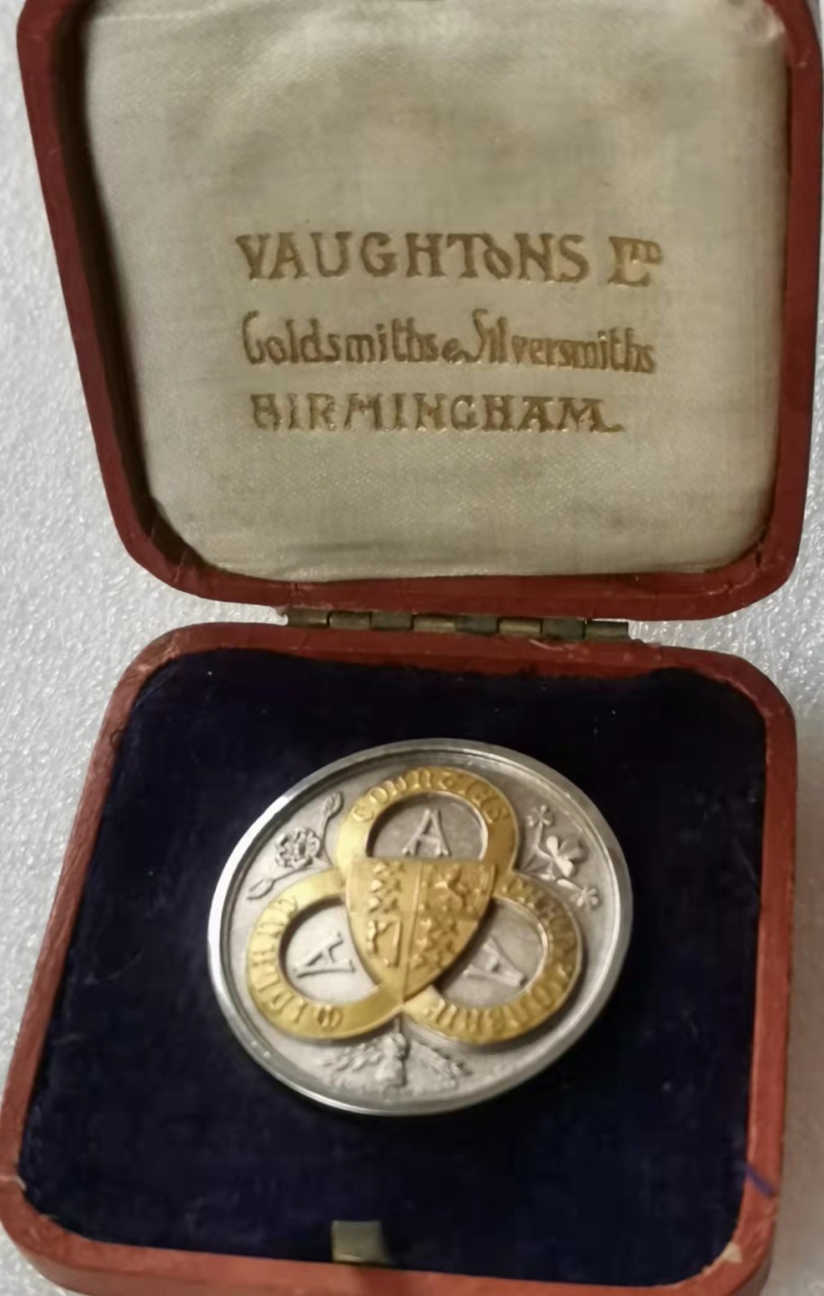 瓶子🏺第29期拍卖会 英国米德兰郡1920年田径比赛220码冠军银质镀金奖牌