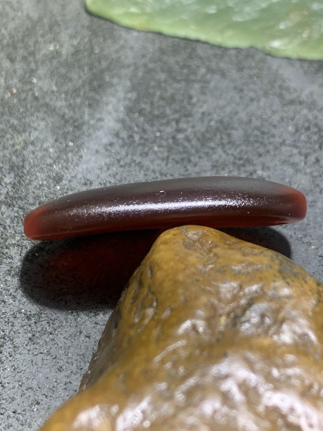 精美高玉化酒红色玛瑙背云牌子一个！