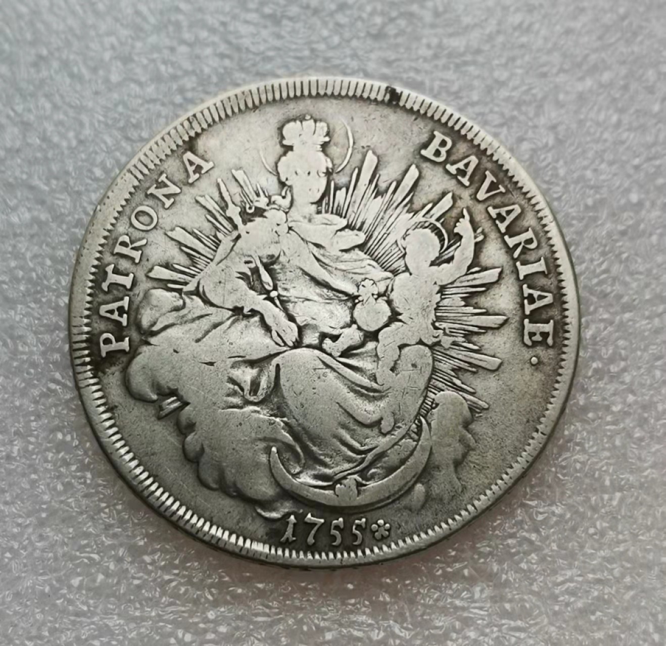 瓶子🏺第29期拍卖会 巴伐利亚1755年圣母抱婴泰勒大银币（稀少梅花版）