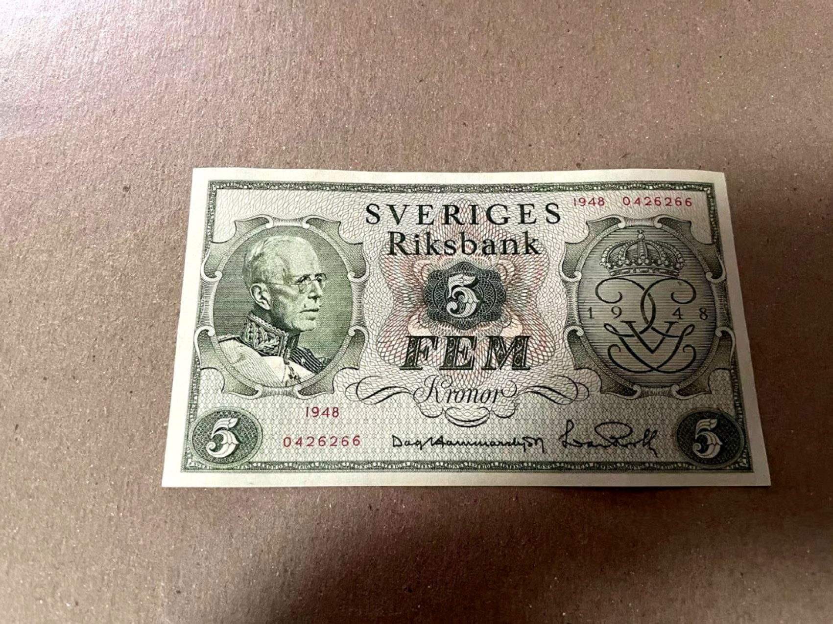 【Blue Auction】✨世界纸币精拍第166期——利奥波德二世（共105拍） 瑞典 1948年5克朗 国王古斯塔夫五世诞辰90周年纪念钞 全新UNC