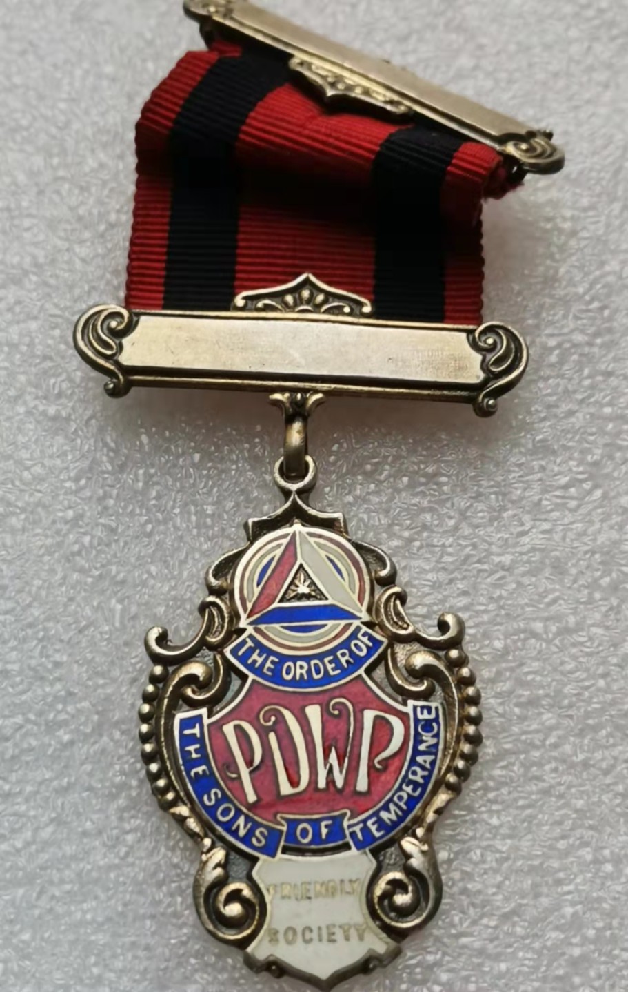 瓶子🏺第29期拍卖会 英国1957年共济会荣誉副会监（Junior Warden）银质奖章