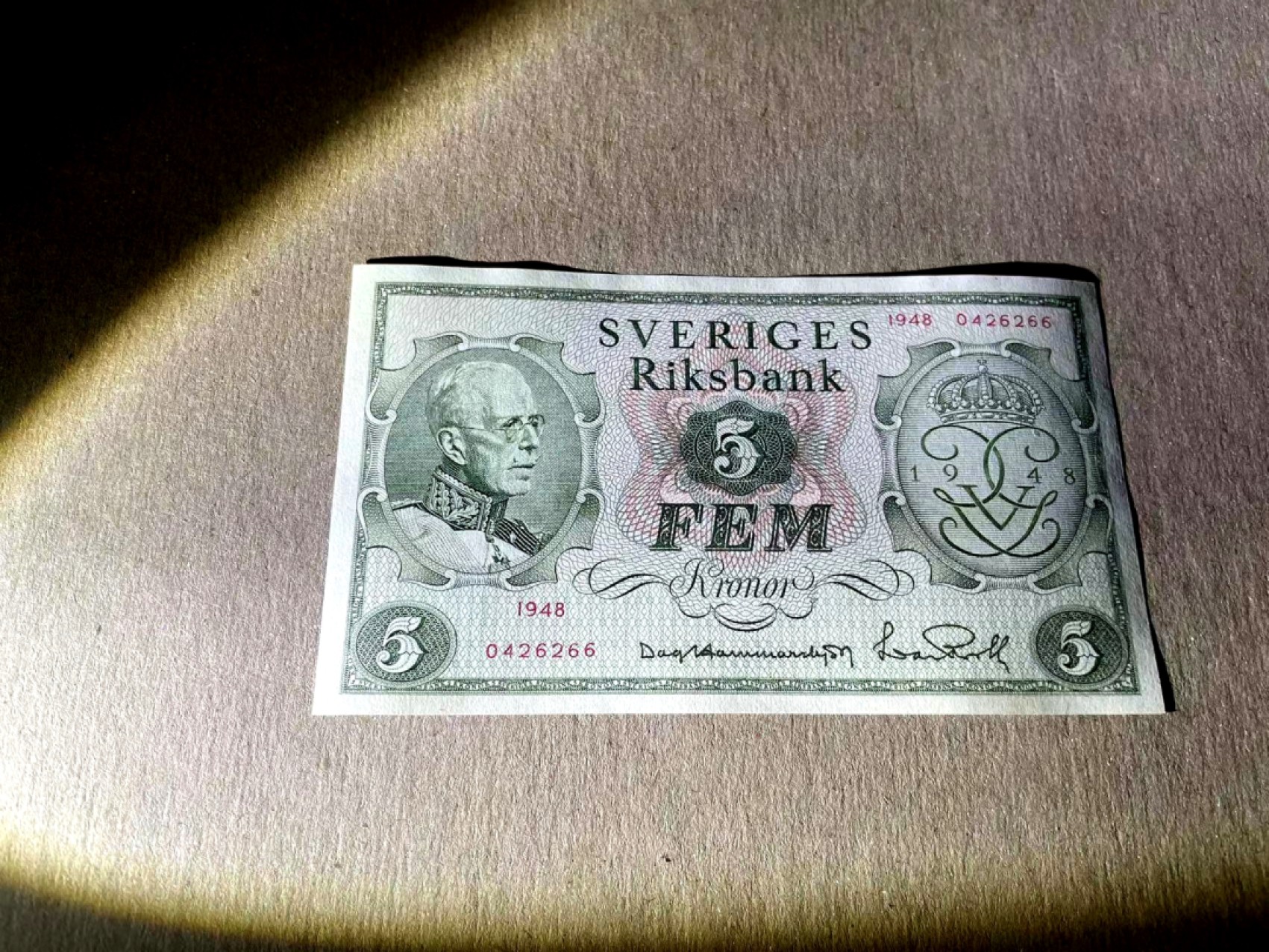 【Blue Auction】✨世界纸币精拍第166期——利奥波德二世（共105拍） 瑞典 1948年5克朗 国王古斯塔夫五世诞辰90周年纪念钞 全新UNC