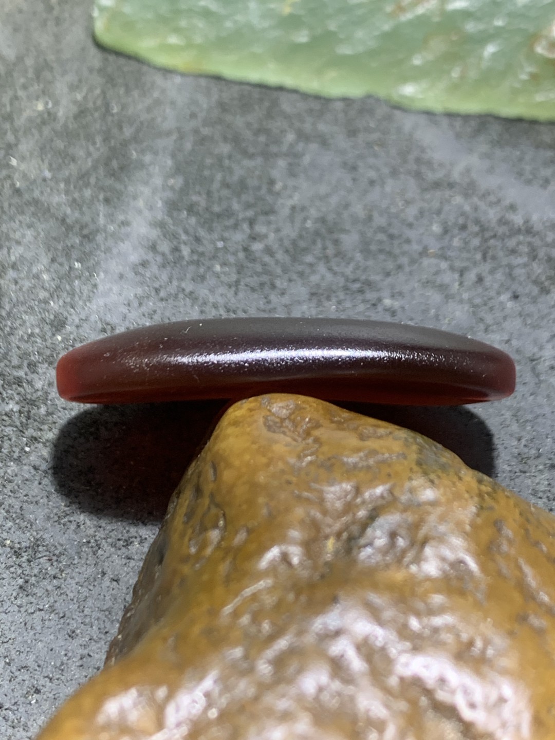 精美高玉化酒红色玛瑙背云牌子一个！