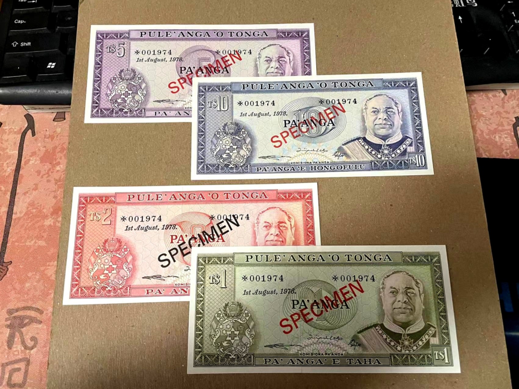 【Blue Auction】✨世界纸币精拍第166期——利奥波德二世（共105拍） 【全同号 带证书 一组4张】汤加 1978年 1-10番加 样钞 精美 全新UNC