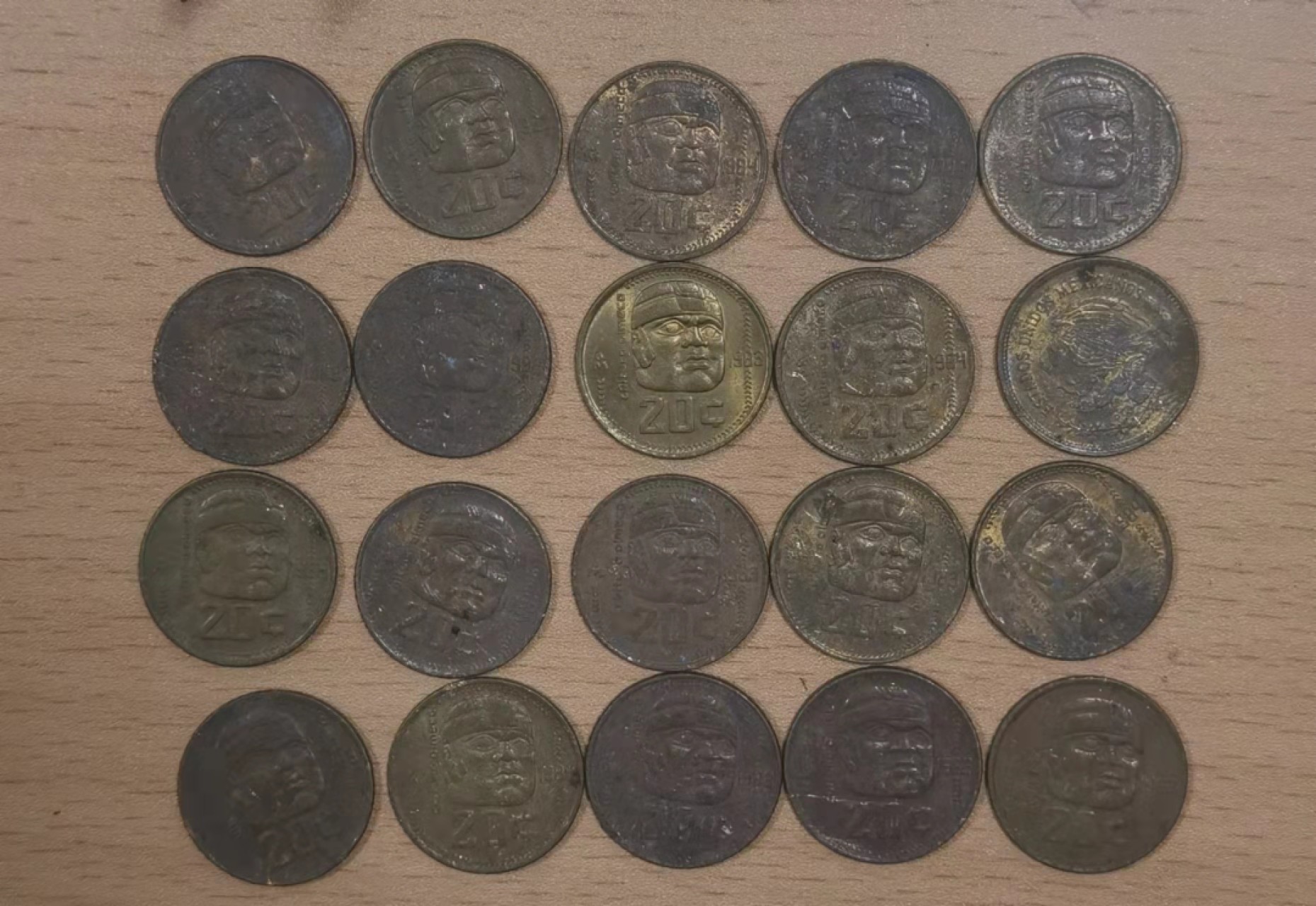 北京马甸外币专卖微拍第七十一期，非贵金属外国纪念币，流通币专场，陆续上新欢迎光临 墨西哥早期20铜币20枚