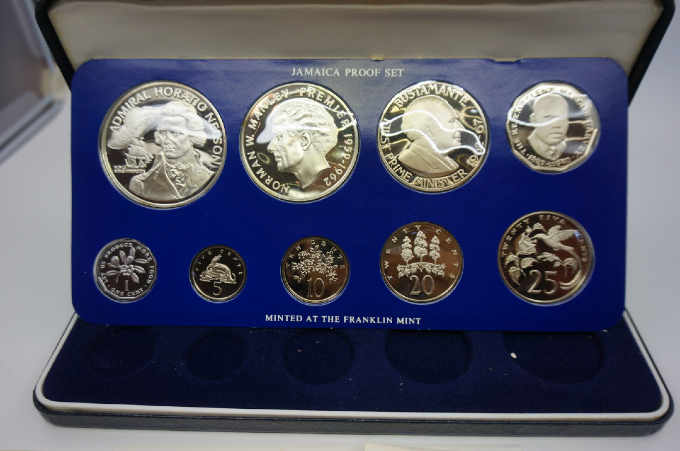 乐游外币首个限时专场—各国精装套币 1976牙买加9枚精制套币含2枚大银币发行量22900套