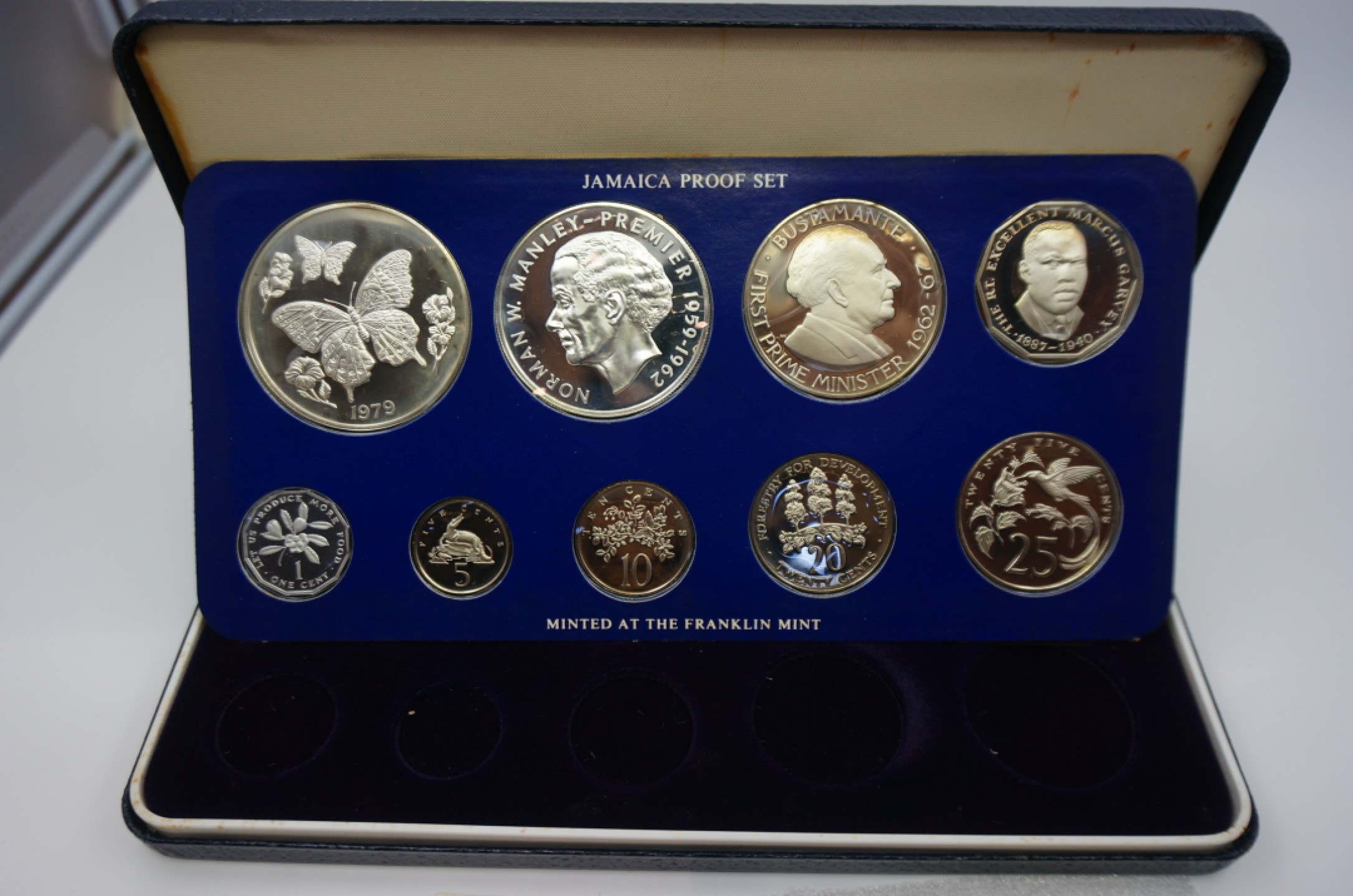 乐游外币首个限时专场—各国精装套币 1979牙买加9枚精制套币含2枚大银币发行量4049套