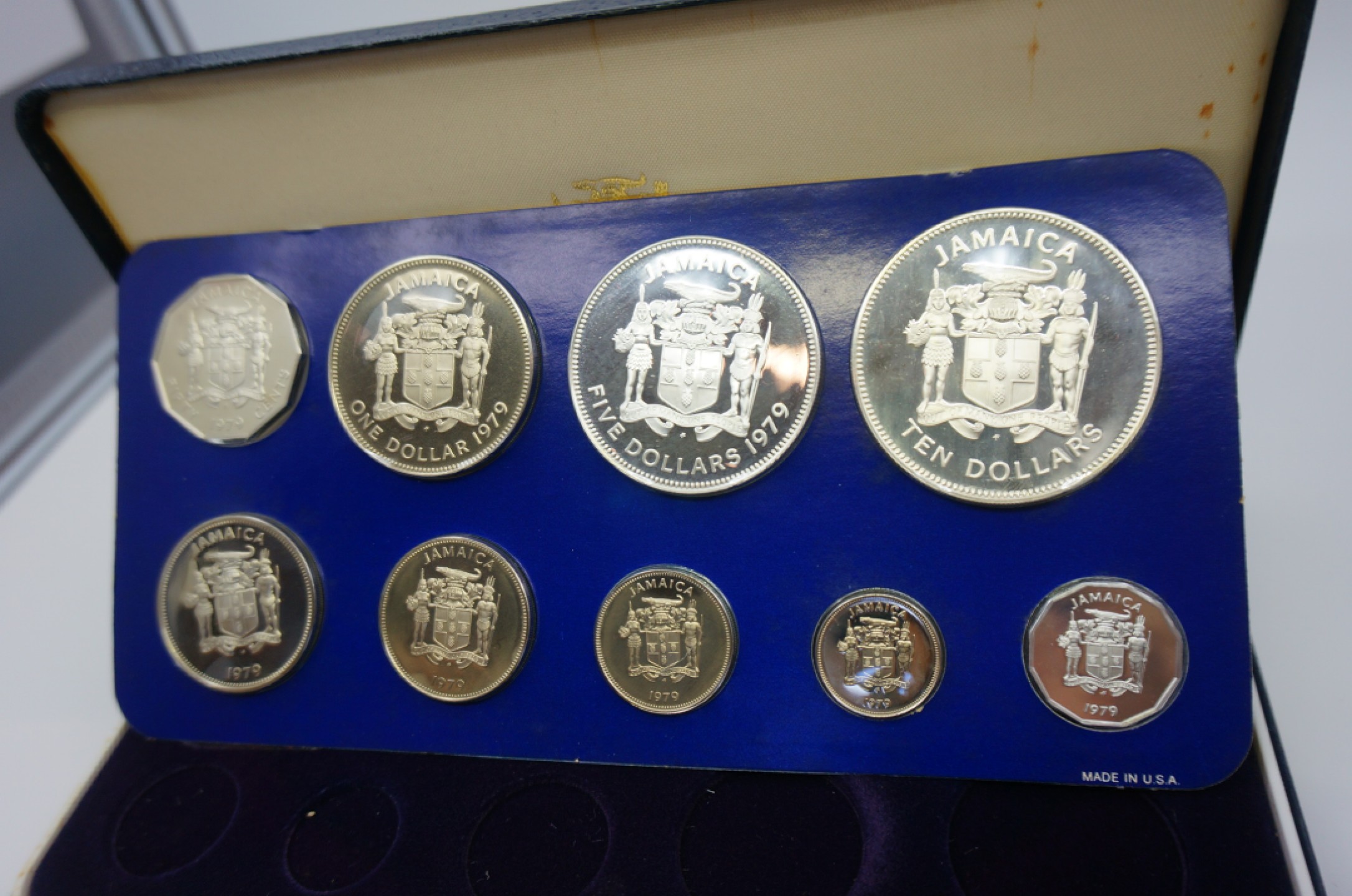 乐游外币首个限时专场—各国精装套币 1979牙买加9枚精制套币含2枚大银币发行量4049套