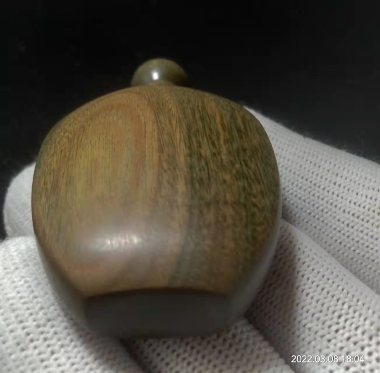 阿根廷绿檀鼻烟壶