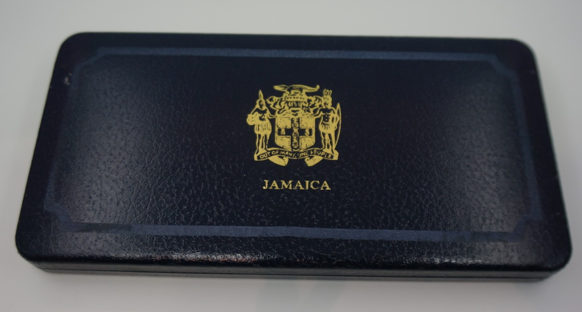 乐游外币首个限时专场—各国精装套币 1976牙买加9枚精制套币含2枚大银币发行量22900套