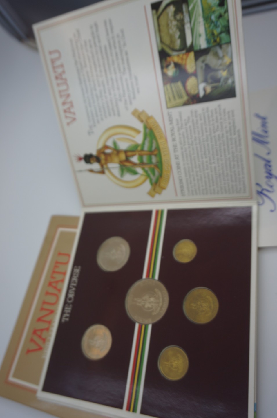 乐游外币首个限时专场—各国精装套币 1983瓦努阿图6枚精装套币