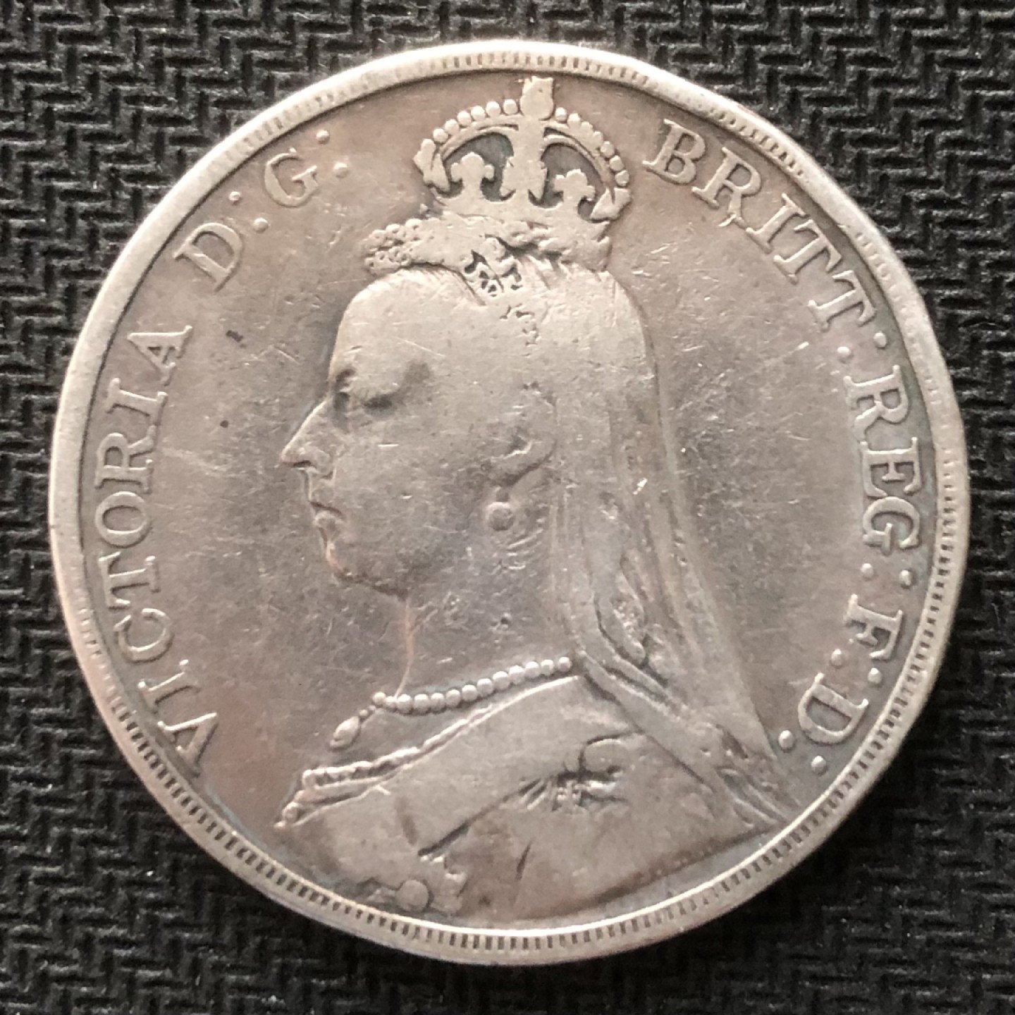 【保诚微拍】【自动拍卖、全场包邮】第19期 $ 硬币专场 $ 英国 维多利亚女王 1889年 克朗 高冠版 马剑 大银币 （28克，92.5%银）XF