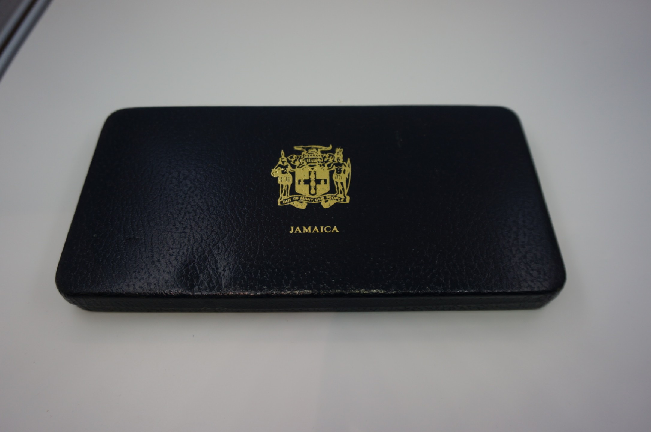 乐游外币首个限时专场—各国精装套币 1980牙买加9枚精制套币含2枚大银币发行量2688套