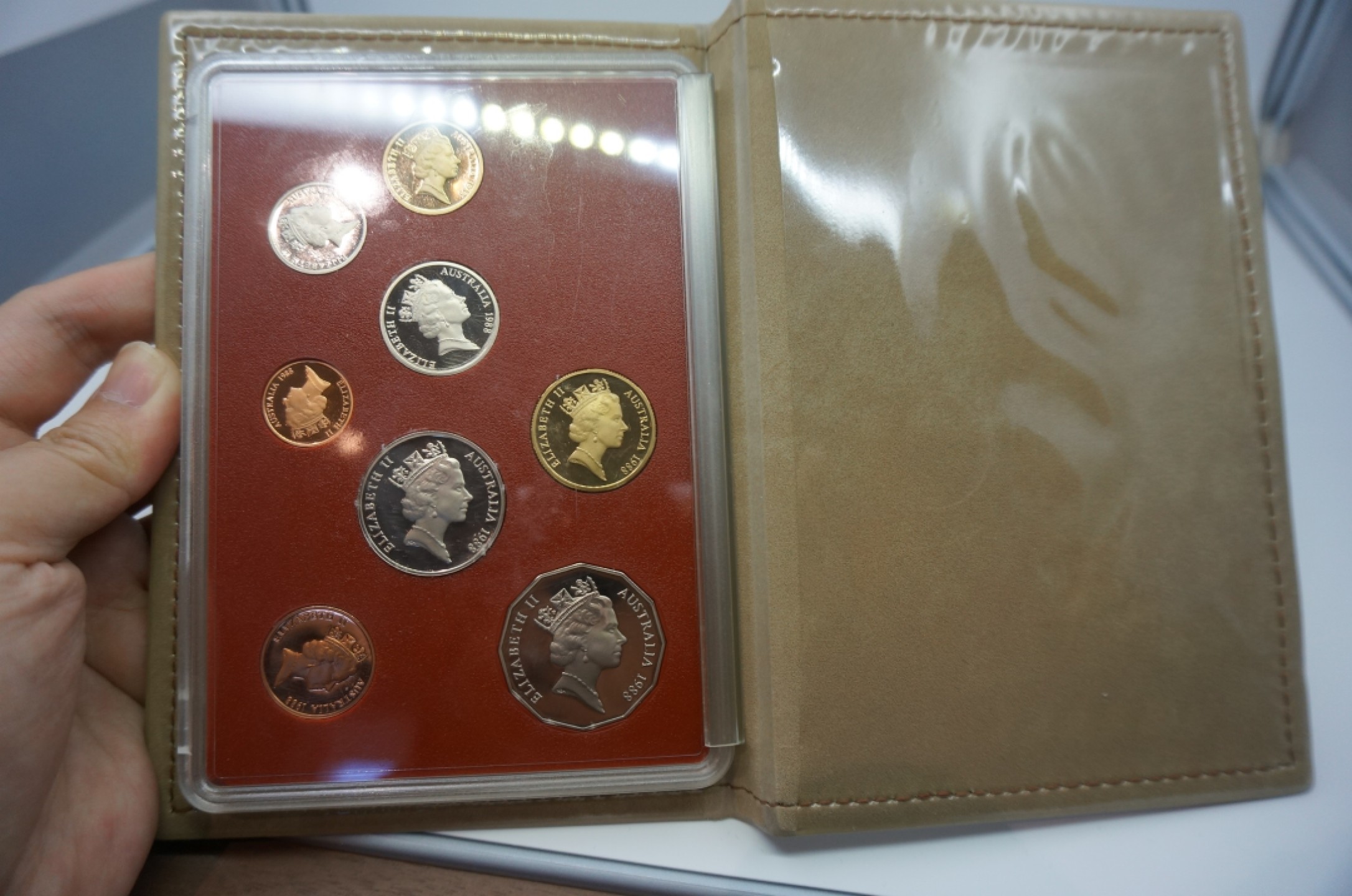 乐游外币首个限时专场—各国精装套币 1988澳大利亚8枚精制套币2枚纪念币