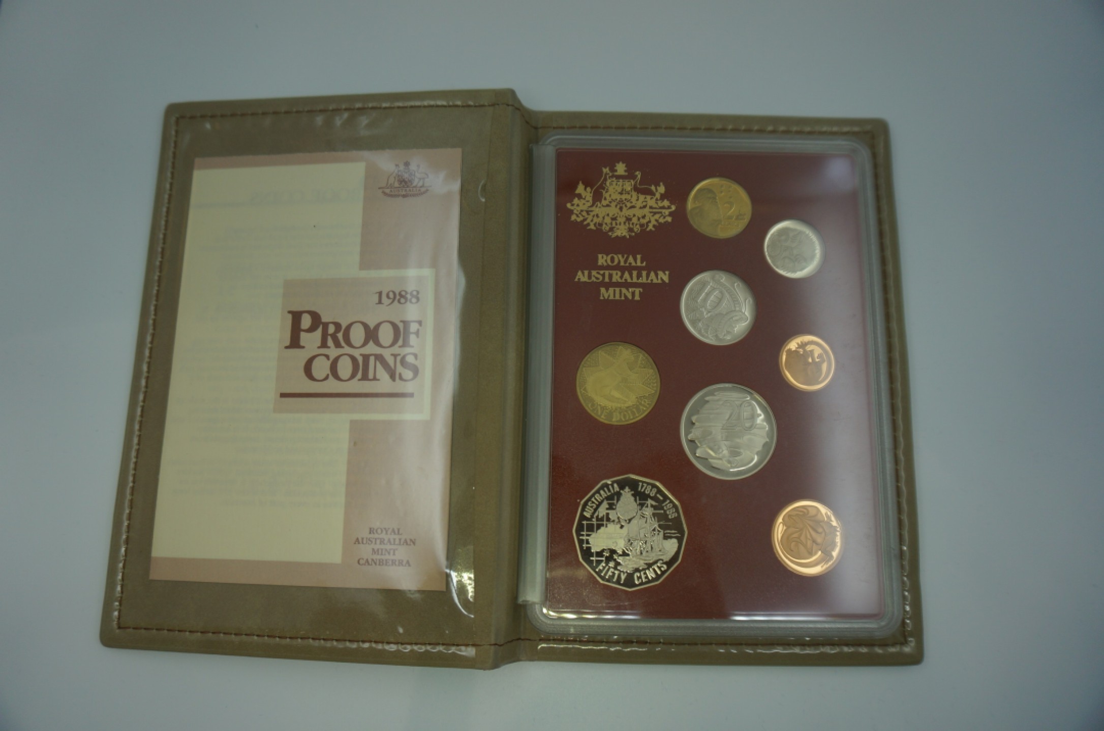 乐游外币首个限时专场—各国精装套币 1988澳大利亚8枚精制套币2枚纪念币