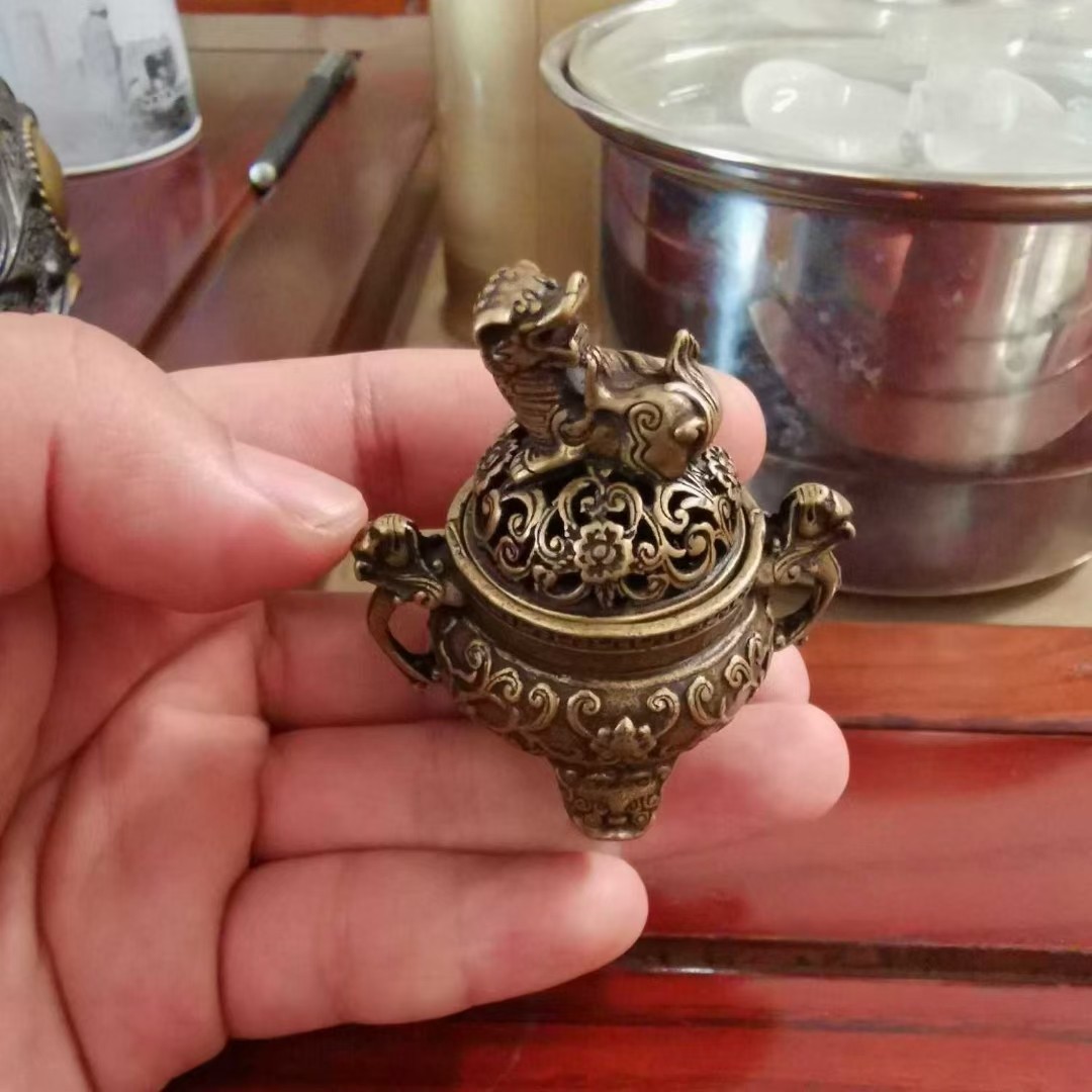 精铸浮雕花纹纯铜小香炉纯铜双耳三足貔貅小香炉摆件古玩做旧铜器
