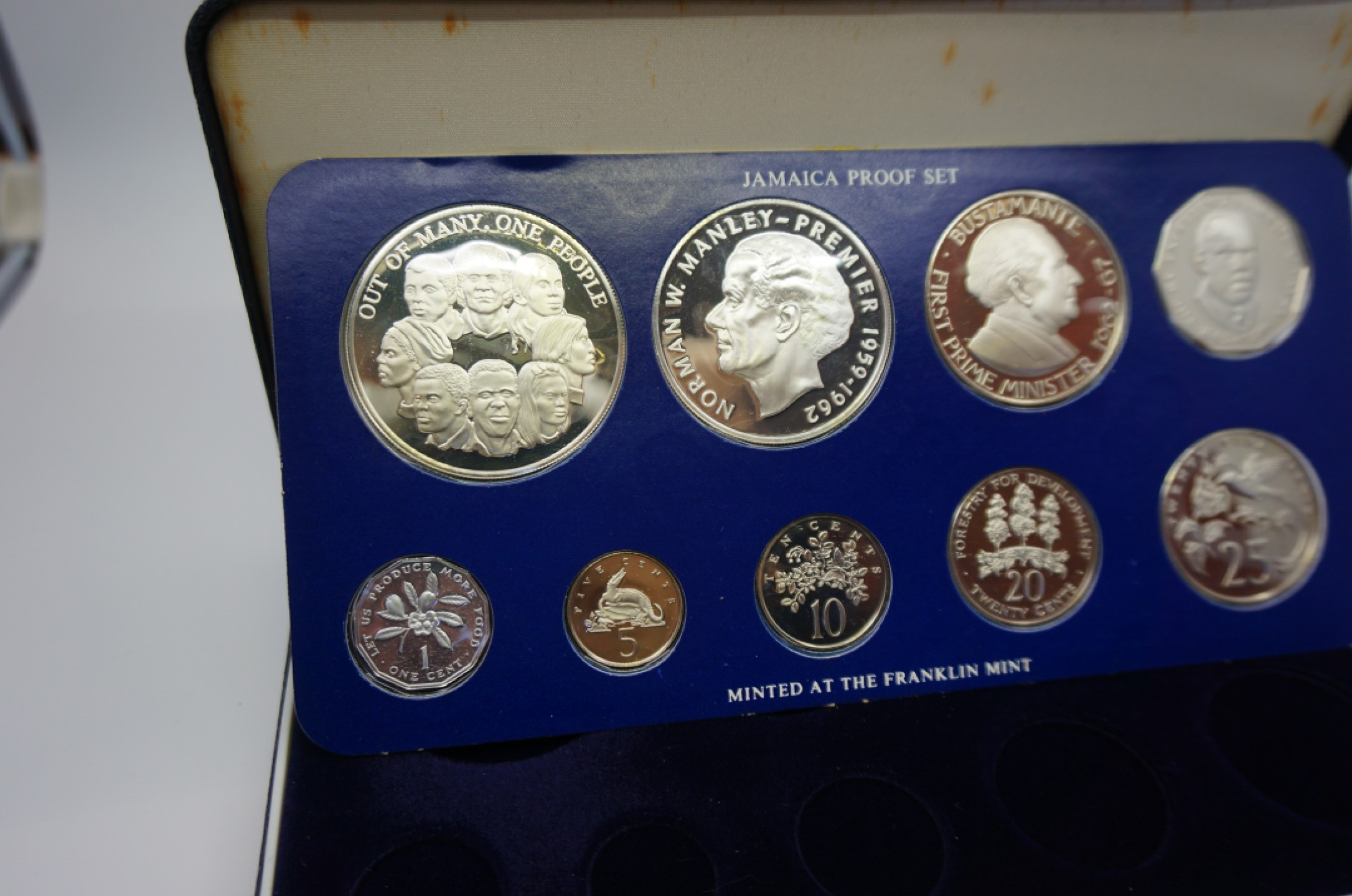 乐游外币首个限时专场—各国精装套币 1978牙买加9枚精制套币含2枚大银币发行量6058套