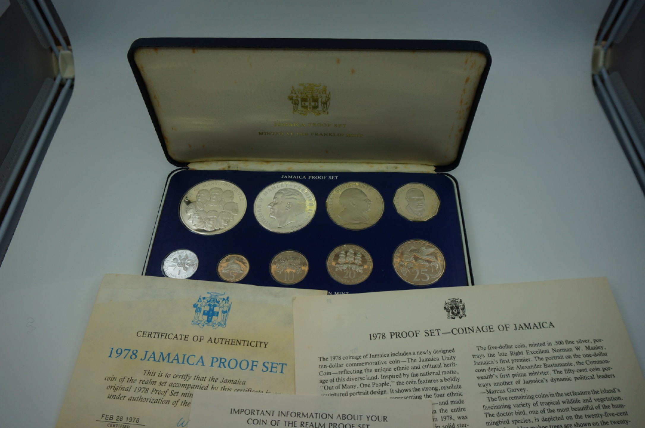 乐游外币首个限时专场—各国精装套币 1978牙买加9枚精制套币含2枚大银币发行量6058套