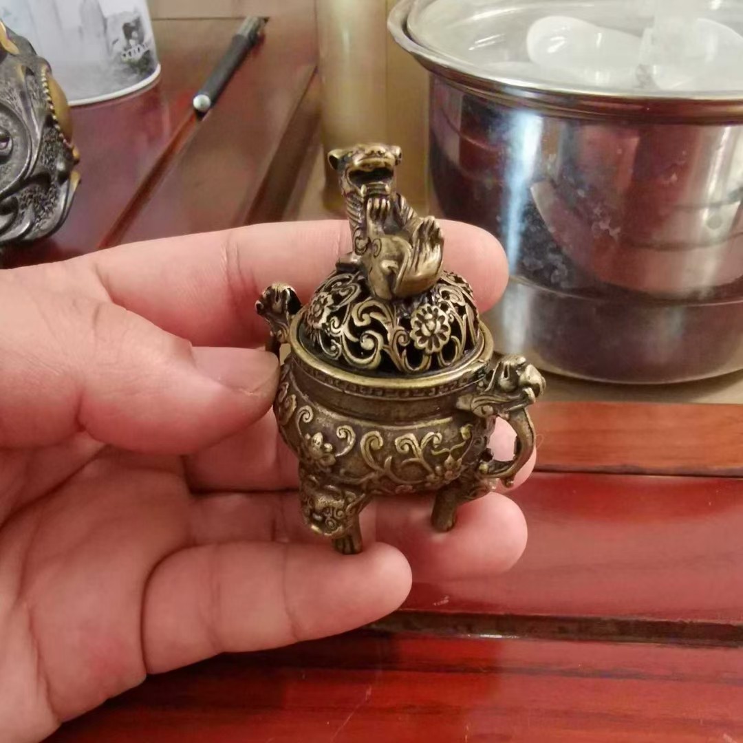 精铸浮雕花纹纯铜小香炉纯铜双耳三足貔貅小香炉摆件古玩做旧铜器